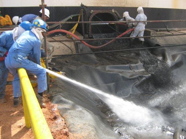 Aplicación de limpieza de tanques con AQUAQUICK 2000